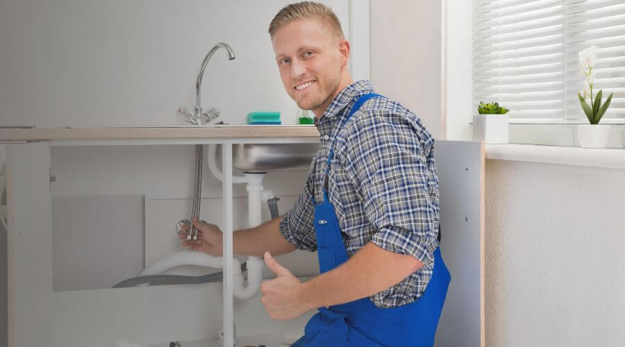 Nighttime Plumber in Mirando City, TX